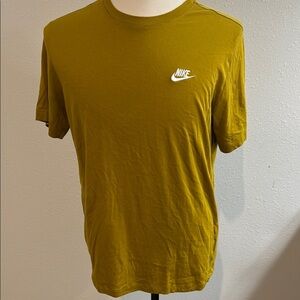 Nike Green Short Sleeve Tee Casual Comfort
